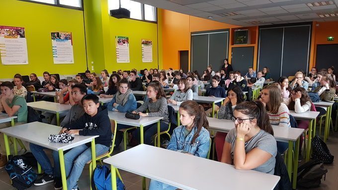 Remise du chéquier jeune collègien aux élèves de 3°